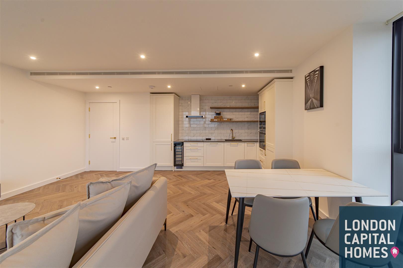 2 bed property in 23 Gauging Square, London